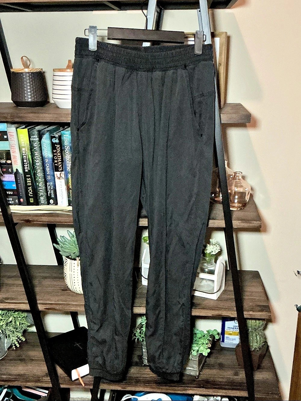 Lululemon Pull-On Jogger Pants Black Size 6